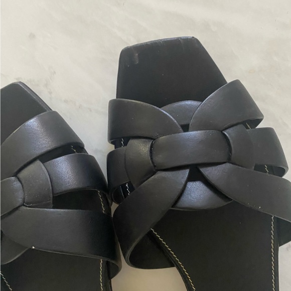 TRIBUTE FLAT SANDALS IN SMOOTH LEATHER - Picture 2 of 8